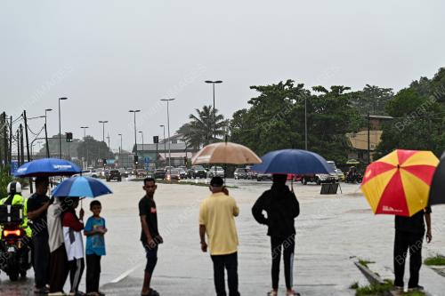 JALAN UTAMA BANJIR