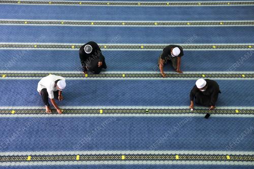 SOLAT JEMAAH TANPA PENJARAKAN