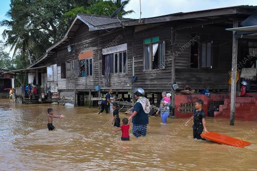 AWASI ANAK-ANAK SEMASA BANJIR
