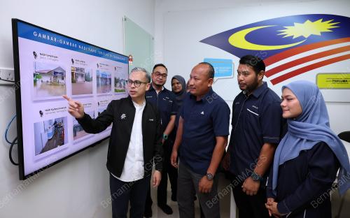 FAHMI FADZIL