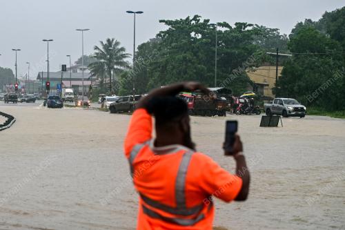 JALAN UTAMA BANJIR