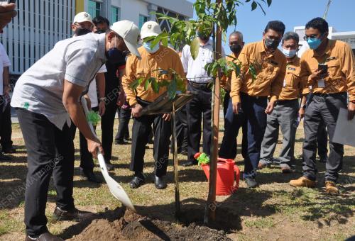 DATUK SERI DR AHMAD SAMSURI MOKHTAR