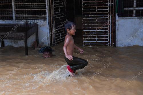AWASI ANAK-ANAK SEMASA BANJIR