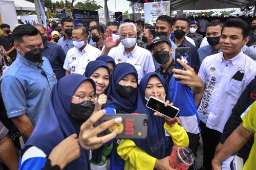 DATUK SERI ISMAIL SABRI YAAKOB