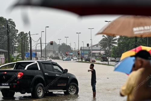 JALAN UTAMA BANJIR