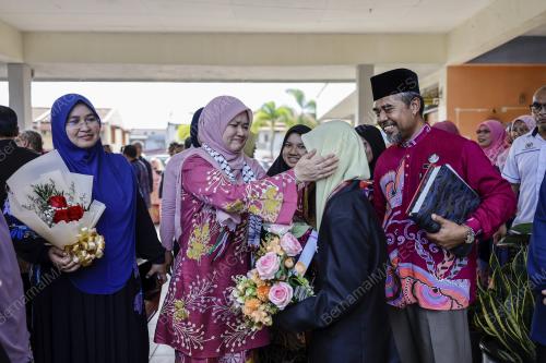 FADHLINA SIDEK