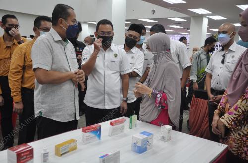 DATUK SERI DR AHMAD SAMSURI MOKHTAR