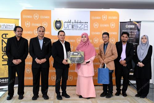 PENYERAHAN TAJAAN BIASISWA ALUMNI UNISZA