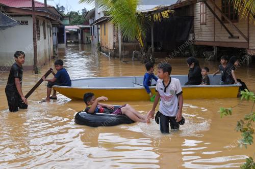 AWASI ANAK-ANAK SEMASA BANJIR