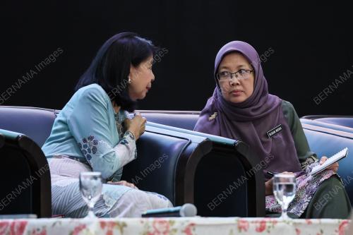 DR ZALIHA MUSTAFA