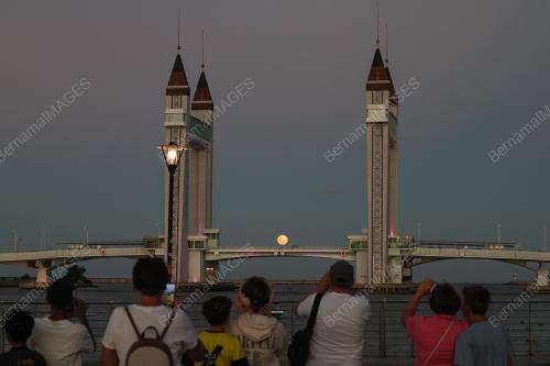 BULAN PURNAMA