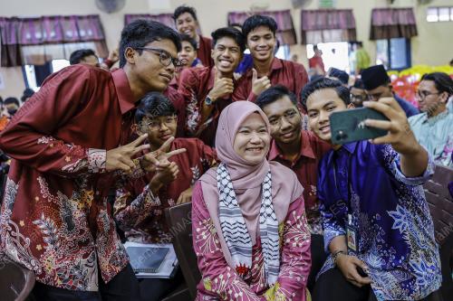FADHLINA SIDEK