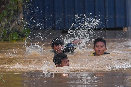 AWASI ANAK-ANAK SEMASA BANJIR