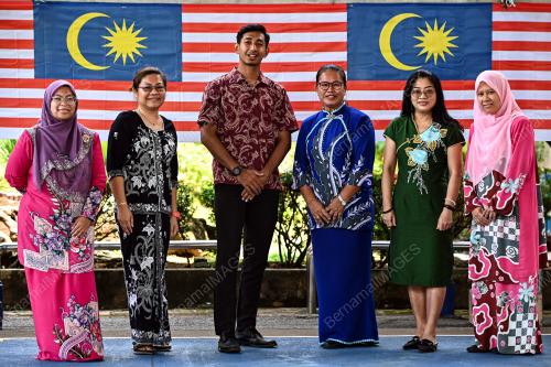 TINJAUAN PAKAIAN BATIK