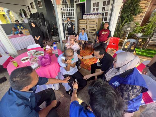 PEJABAT PERDANA MENTERI SANTUNI BEKAS WARTAWAN