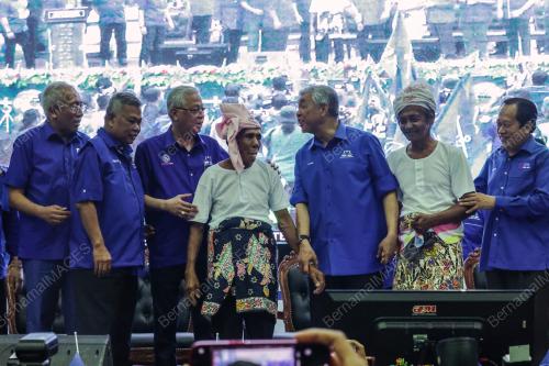 DATUK SERI ISMAIL SABRI YAAKOB