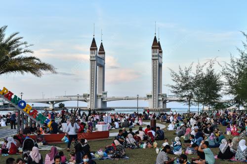 BERBUKA PUASA