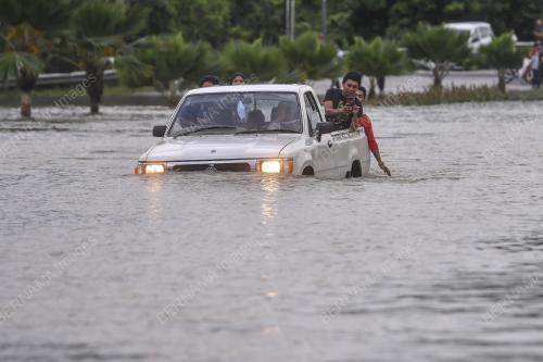 TERKANDAS BANJIR