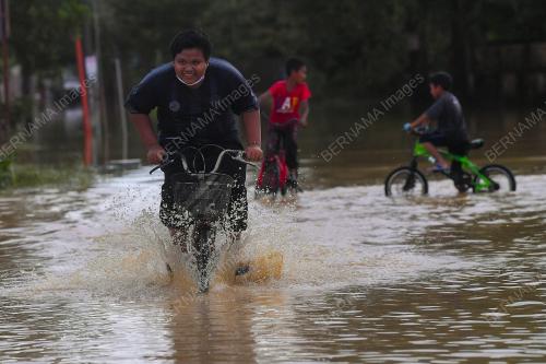 AWASI ANAK-ANAK SEMASA BANJIR