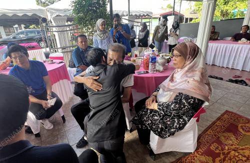 PEJABAT PERDANA MENTERI SANTUNI BEKAS WARTAWAN