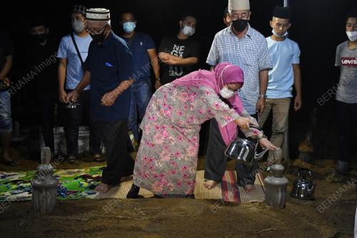 ALLAHYARHAM DATUK SERI ZOLKPLES EMBONG