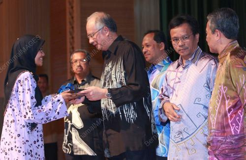 MOHD NAJIB TUN ABDUL RAZAK