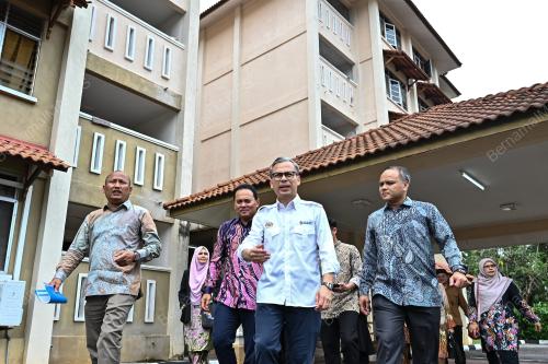 FAHMI FADZIL