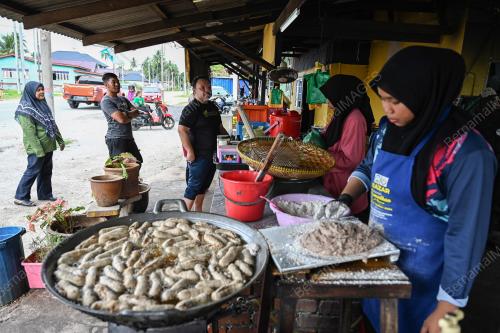 KEROPOK LEKOR KAYU API