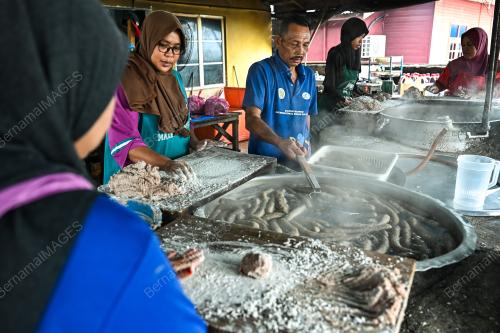 KEROPOK LEKOR KAYU API