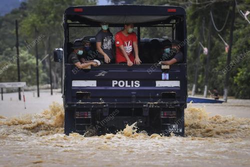 OPERASI MEMINDAHKAN CALON SPM