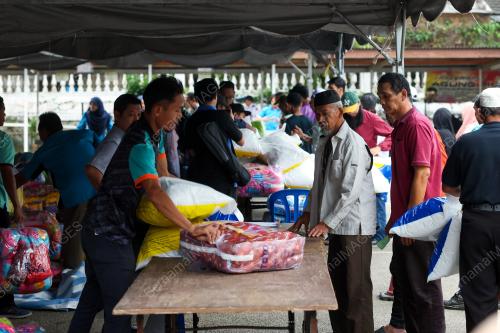 HUMANITARIAN AID FOR FLOOD VICTIMS