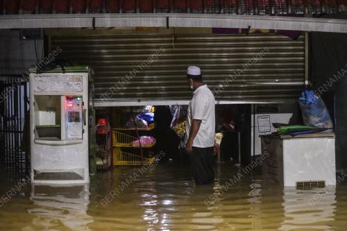 AIR PASANG MELIMPAH DI KAMPUNG LOSONG