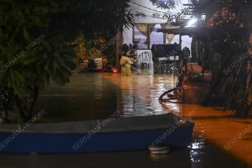 AIR PASANG MELIMPAH DI KAMPUNG LOSONG