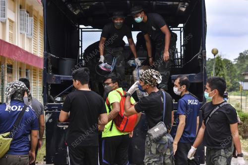 OPERASI MEMINDAHKAN CALON SPM