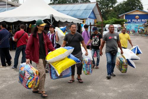 HUMANITARIAN AID FOR FLOOD VICTIMS