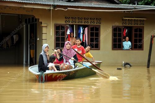 TR32_25122014_BANJIR_DUNGUN