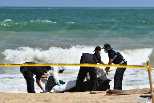 MAYAT DITEMUKAN DI PANTAI