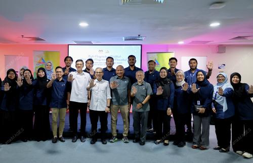 DATUK FAHMI FADZIL