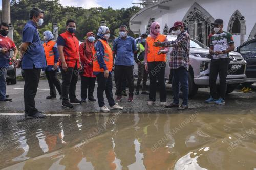 RINA HARUN MELAWAT PPS SK BUKIT MENTOK