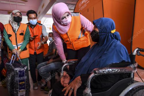 RINA HARUN MELAWAT PPS SK BUKIT MENTOK