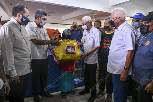 DATUK SERI ISMAIL SABRI YAAKOB