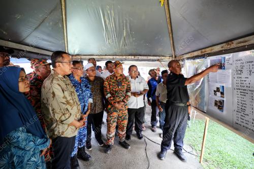 DATUK SERI DR AHMAD SAMSURI MOKHTAR