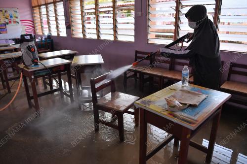 PENDUDUK DI KEMAMAN TELAH MEMULAKAN KERJA-KERJA PEMBERSIHAN