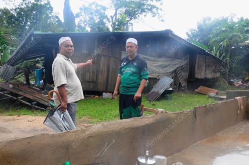RUMAH HANYUT