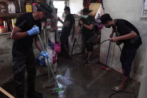 PENDUDUK DI KEMAMAN TELAH MEMULAKAN KERJA-KERJA PEMBERSIHAN