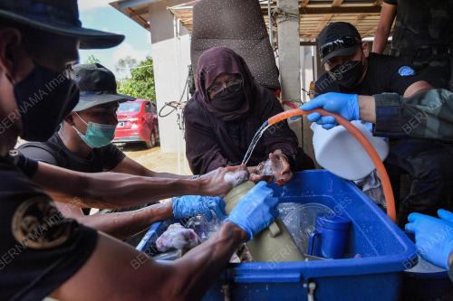 PENDUDUK DI KEMAMAN TELAH MEMULAKAN KERJA-KERJA PEMBERSIHAN