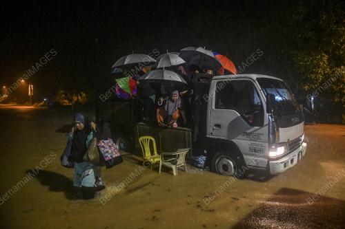 PEMINDAHAN MANGSA BANJIR