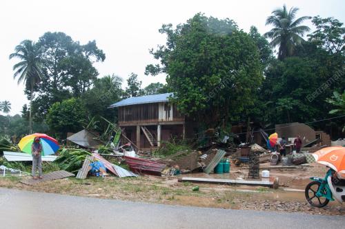 RUMAH HANYUT BANJIR