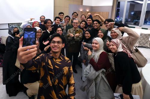 FAHMI FADZIL