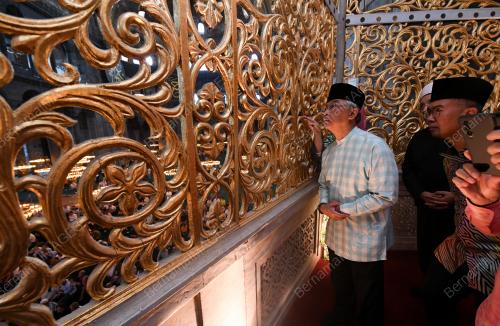 AL-SULTAN ABDULLAH RI'AYATUDDIN AL-MUSTAFA BILLAH SHAH 